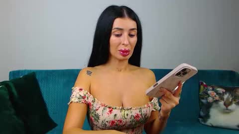Snapshot of sara_daisy chatting on September 26, 5:21 pm Im Sara I am happy to be here  online show from September 26, 5:21 pm