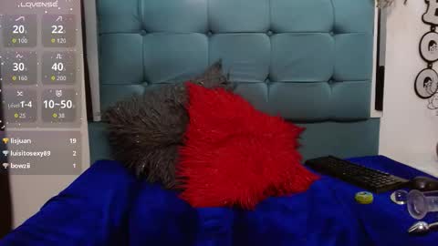 Snapshot of sara_f_w chatting on October 12, 1:31 am Sara online show from October 12, 1:31 am
