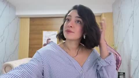 Sara  online show from April 27, 1:52 pm