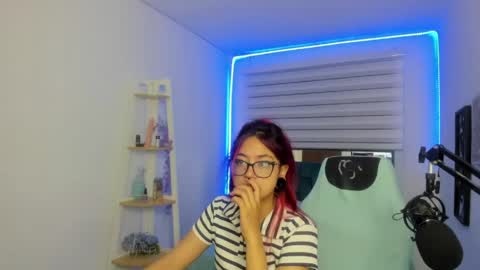 sara_red_x online show from May 5, 3:02 am