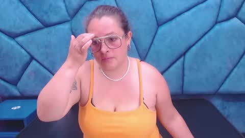 sara_thonson_ online show from February 26, 3:03 am