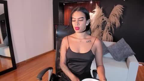 Snapshot of saracorraless chatting on February 3, 7:00 pm Sara Everyday From 1430 to 2130 Col Time online show from February 3, 7:00 pm