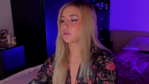 saradiazxxx online show from April 24, 3:03 pm