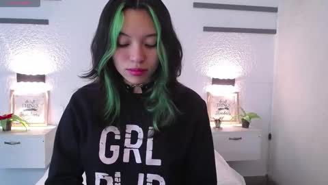 Sarah online show from February 24, 2:20 pm