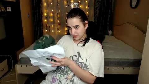 Yours Sarah online show from February 23, 11:14 pm