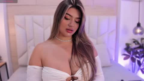 Snapshot of sarah_jacobbs chatting on February 25, 12:05 pm online show from February 25, 12:05 pm