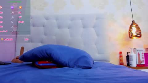 SARAH KEYS  online show from December 18, 3:35 am