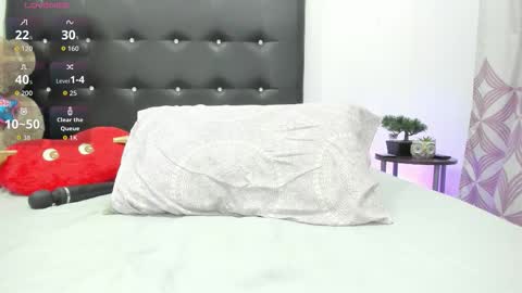 Snapshot of sarah_lowee chatting on September 18, 9:19 pm sarah_lowee online show from September 18, 9:19 pm