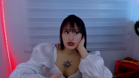 Sarah Ramirez online show from November 27, 3:25 am