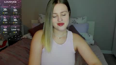 Snapshot of sarah_soul chatting on October 8, 12:51 am Sarah online show from October 8, 12:51 am