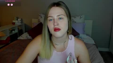 Snapshot of sarah_soul chatting on October 6, 12:07 am Sarah online show from October 6, 12:07 am