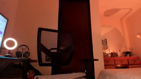   online show from March 22, 8:29 am