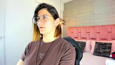 Snapshot of sarahdeyvis chatting on September 29, 7:57 pm Sarah Deyvis online show from September 29, 7:57 pm