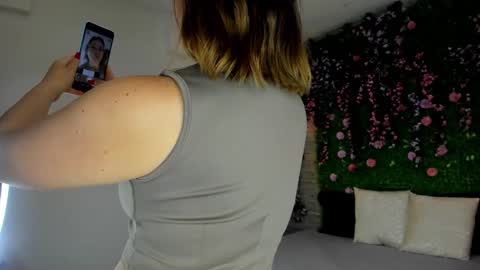 Sarah Deyvis online show from November 24, 3:11 pm