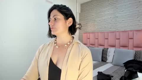 Snapshot of sarahdeyvis chatting on February 23, 2:04 pm Sarah Deyvis online show from February 23, 2:04 pm