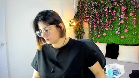 Sarah Deyvis online show from November 27, 7:10 pm