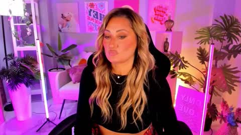 Divine Sarah NONUDE model online show from October 5, 1:19 pm