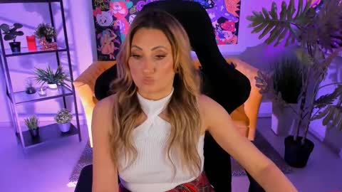 Divine Sarah NONUDE model online show from February 23, 1:53 pm