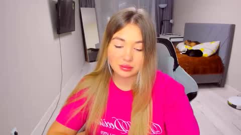 Sarah online show from February 4, 2:43 pm