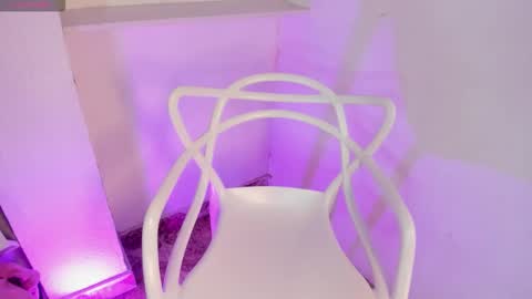 Sarahnovoa  online show from December 18, 12:11 pm