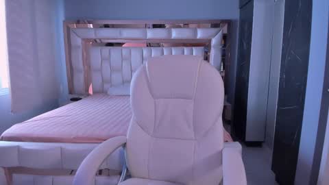 Sarah online show from February 26, 6:48 pm