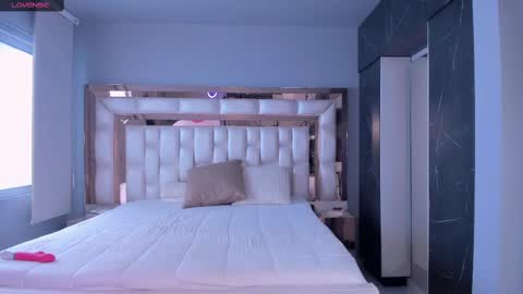 Sarah online show from March 12, 6:32 pm