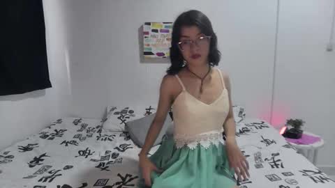 Snapshot of sarahsmitt chatting on October 13, 7:05 pm Sarah online show from October 13, 7:05 pm