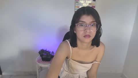 Snapshot of sarahsmitt chatting on October 2, 6:17 pm Sarah online show from October 2, 6:17 pm