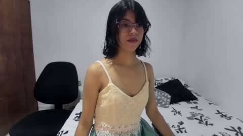 Snapshot of sarahsmitt chatting on September 12, 1:02 pm Sarah online show from September 12, 1:02 pm
