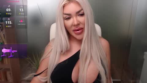 Snapshot of sarahstone_ chatting on September 17, 7:12 am Sarah online show from September 17, 7:12 am