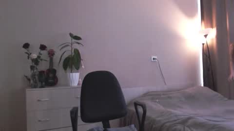 Sarah online show from March 24, 1:17 pm