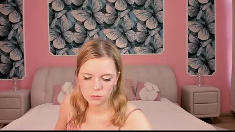 sarahwantslove online show from April 9, 6:19 am