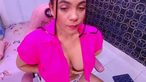 Snapshot of sarak_ chatting on February 27, 12:01 pm Sara online show from February 27, 12:01 pm