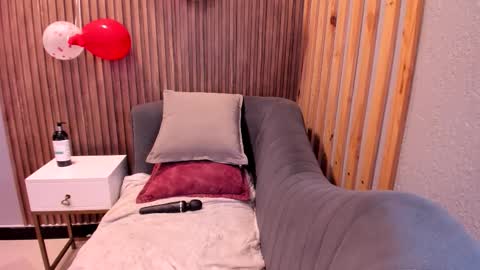   online show from February 14, 7:49 pm