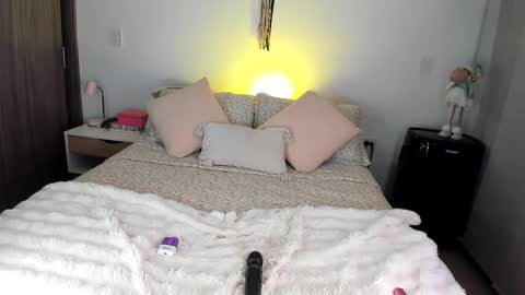 Sara Martinez online show from December 15, 3:57 am