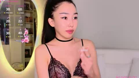 Mia online show from October 30, 10:38 am