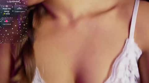 Snapshot of saraparisi_ chatting on October 12, 2:15 am Sara online show from October 12, 2:15 am