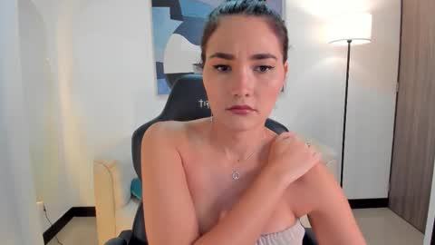 I am Sara  online show from November 15, 10:33 pm