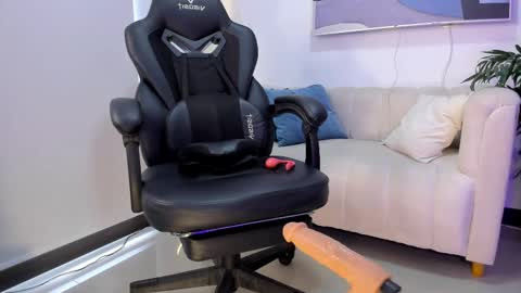 I am Sara  online show from March 6, 7:10 pm