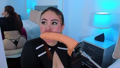 sararendon online show from April 6, 2:29 pm