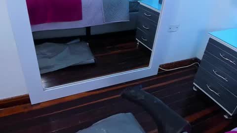 sararendon online show from March 11, 6:00 pm