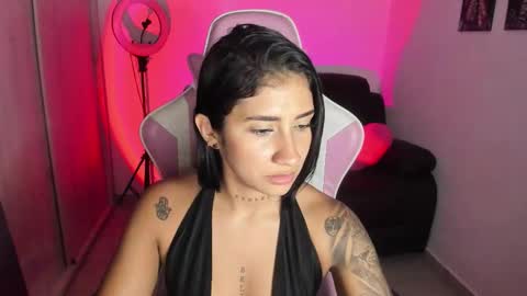 Snapshot of saratukkerr chatting on October 24, 3:57 pm saratukkerr online show from October 24, 3:57 pm