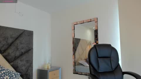 Snapshot of sarawagner_ chatting on September 23, 6:58 pm online show from September 23, 6:58 pm