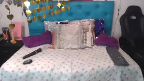 Snapshot of sarawiills chatting on February 17, 1:11 pm Sara Wills online show from February 17, 1:11 pm