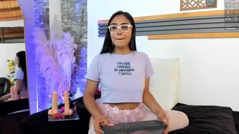 Snapshot of saritalove_ chatting on September 14, 1:19 am Sara online show from September 14, 1:19 am