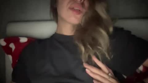 Sarrah online show from October 31, 9:37 pm