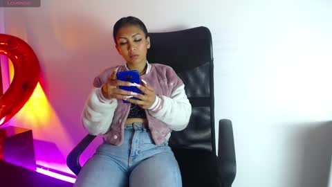 Snapshot of sasha_brattz chatting on February 18, 11:00 am Sasha Brattz online show from February 18, 11:00 am