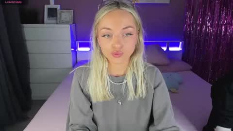 Sasha online show from May 1, 7:41 pm