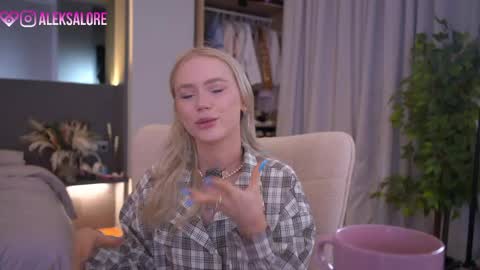 sashalore online show from March 31, 2:34 am