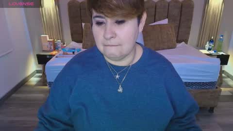 Snapshot of sasharosee2 chatting on October 4, 12:03 pm S A S H A R O S E online show from October 4, 12:03 pm